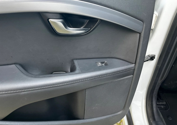 Volvo V70 cena 44900 przebieg: 244041, rok produkcji 2015 z Rzeszów małe 631